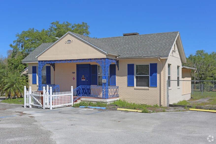 More Photos Of 709 N Church St, Mulberry Freestanding For Sale