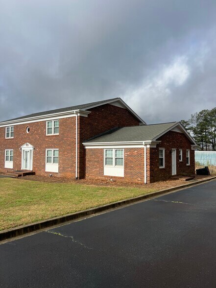 More Photos Of 1513 Anderson St, Belton Office For Sale