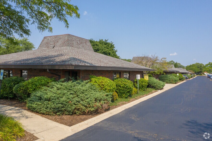 More Photos Of 1803 Hicks Rd, Rolling Meadows Unknown For Lease