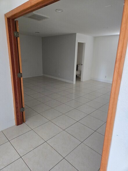 More Photos Of 3677 Central Ave, Fort Myers Medical For Lease