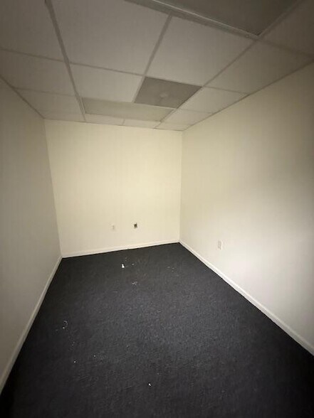 More Photos Of 1421 S Main St, High Point Office For Lease