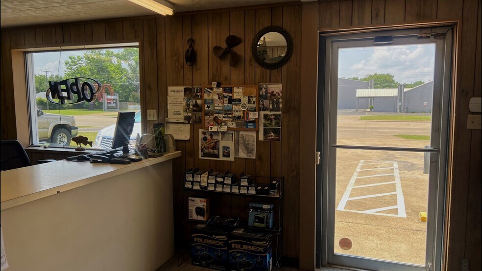 More Photos Of 2618 W Main St, Gun Barrel City Storefront For Sale