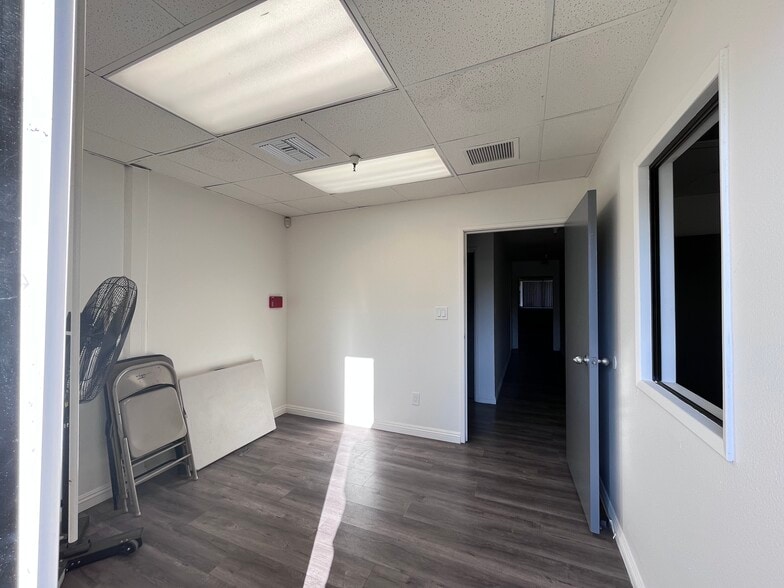 More Photos Of 14095 Laurelwood Pl, Chino Warehouse For Lease