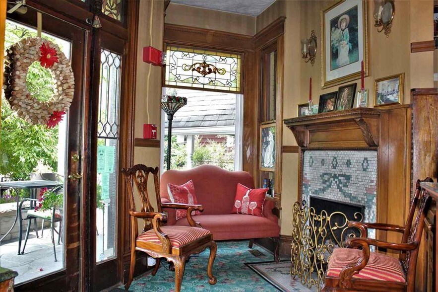 More Photos Of 1208 6th Ave, Huntington Restaurant For Sale