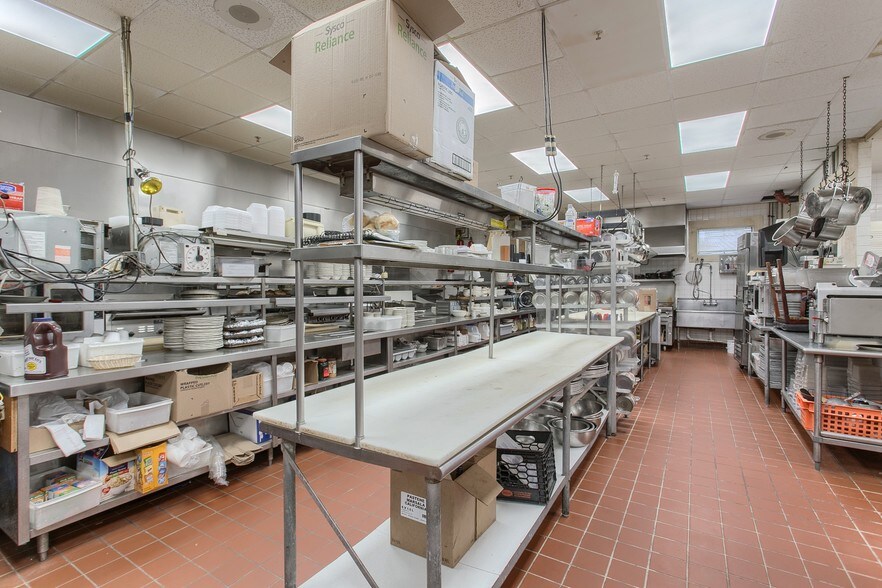 More Photos Of 96 Beach Rd, Salisbury Beach Storefront Retail Residential For Sale