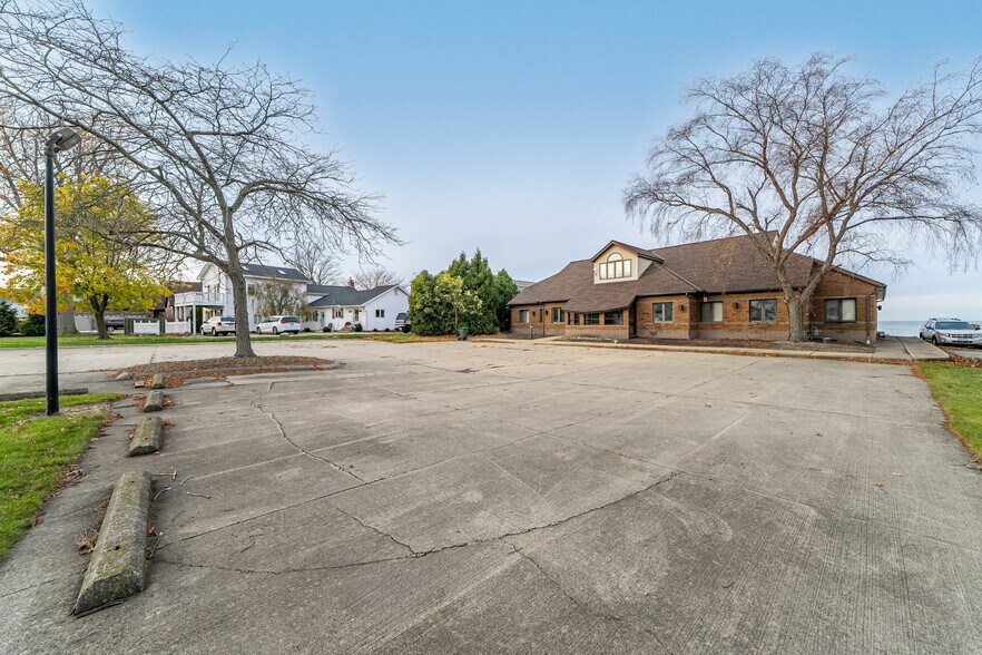 More Photos Of 4259 Lake Rd, Lorain Office For Sale