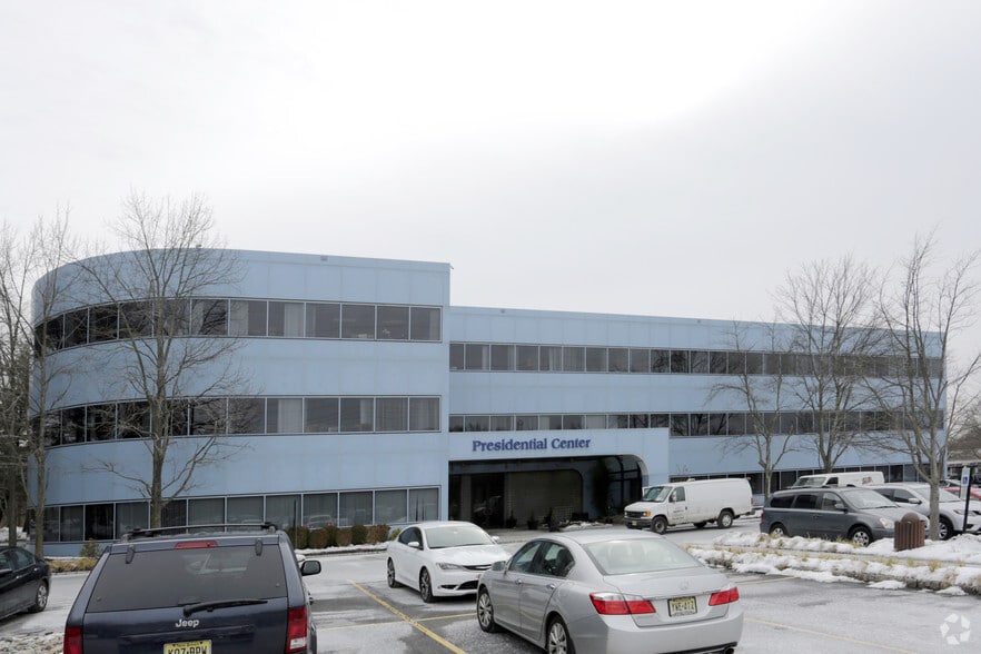 More Photos Of 293 Eisenhower Pky, Livingston Office For Lease