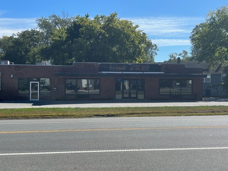 Primary Photo Of 565-585 Chickering Rd, North Andover Storefront For Sale