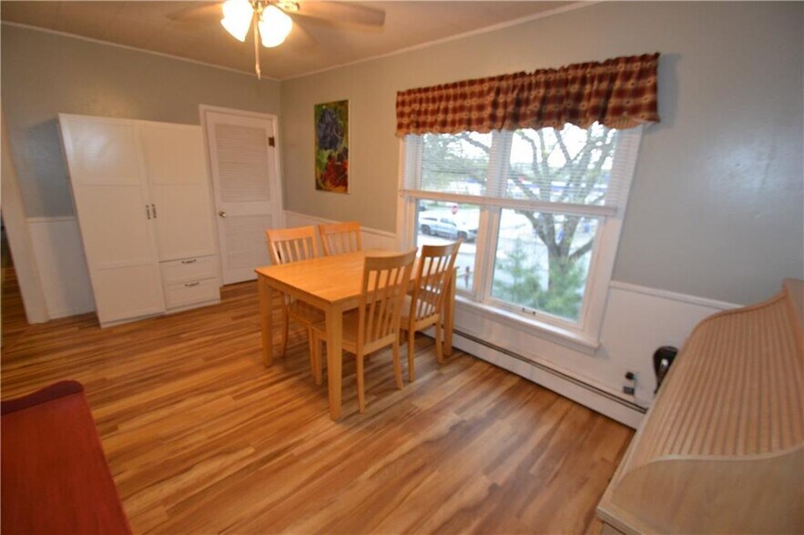 More Photos Of 450 E Main St, Palmyra General Retail For Sale