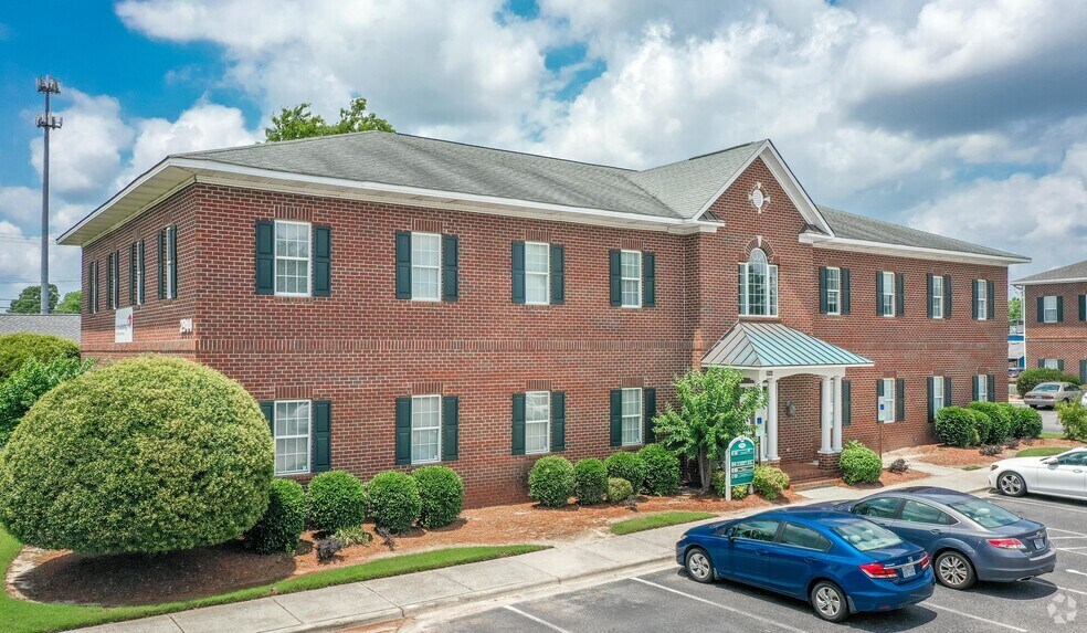 More Photos Of 2944 Breezewood Ave, Fayetteville Office For Lease