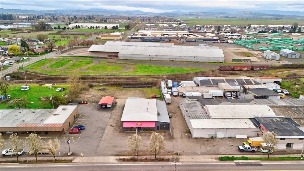 More Photos Of 890 N Main St, Independence Warehouse For Sale