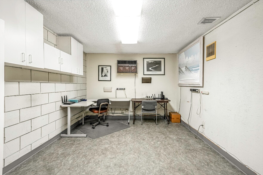 More Photos Of 921 Coolidge Ave, National City Light Manufacturing For Sale