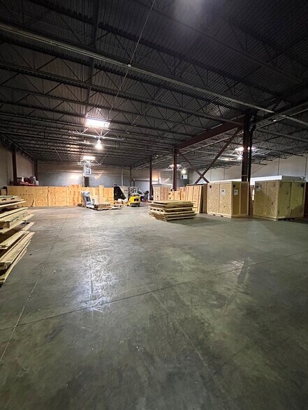 More Photos Of 4300 W Lake St, Chicago Warehouse For Lease
