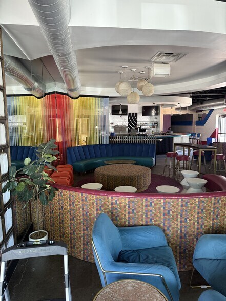 More Photos Of 314 E Hickory St, Denton Freestanding For Lease