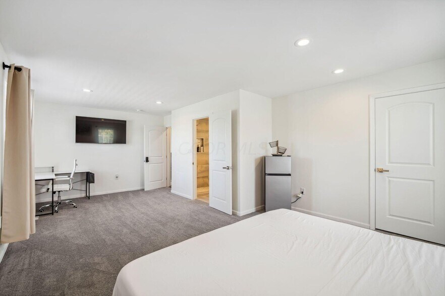 More Photos Of 4677 E Livingston Ave, Columbus Specialty For Sale