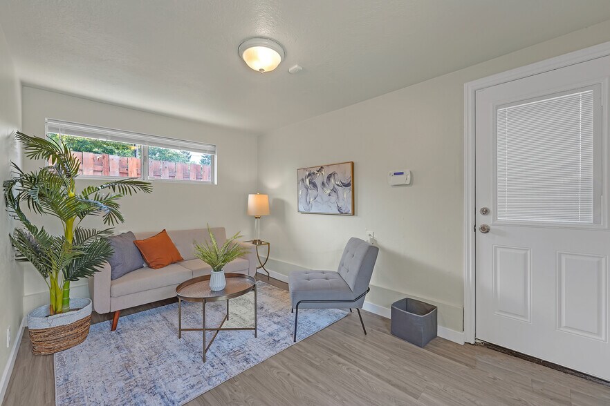 More Photos Of 9212 SE Bush St, Portland Specialty For Sale
