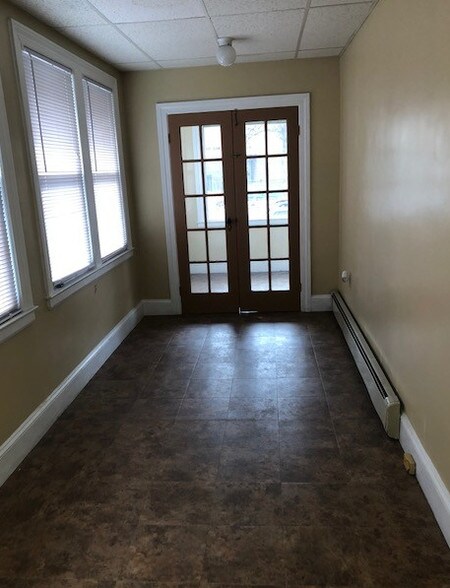 More Photos Of 16 New Park Ave, Hartford Storefront Retail Residential For Sale