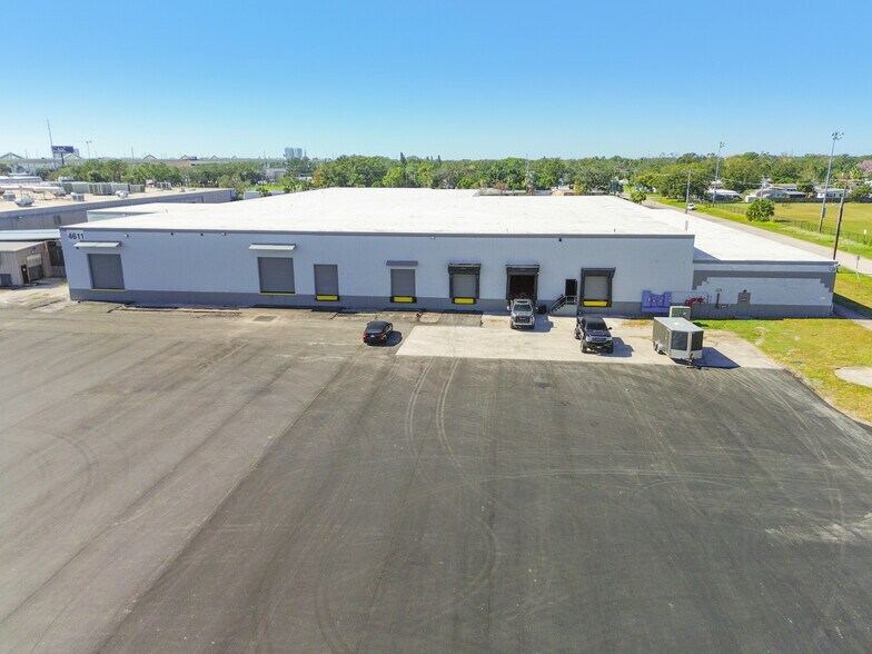 More Photos Of 3900 W Coachman Ave, Tampa Warehouse For Lease