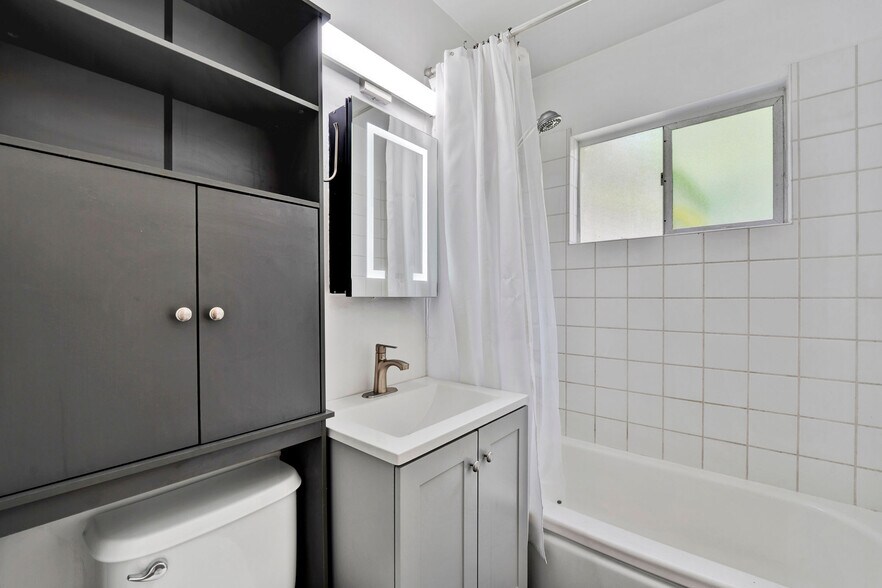 More Photos Of 330 9th St, Del Mar Apartments For Sale