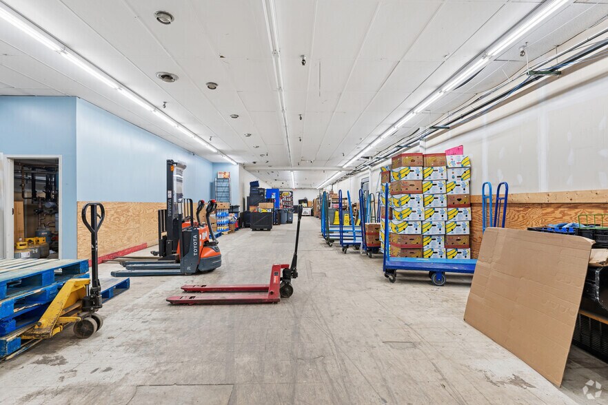More Photos Of 3640 Delaware Ave, Tonawanda Supermarket For Sale