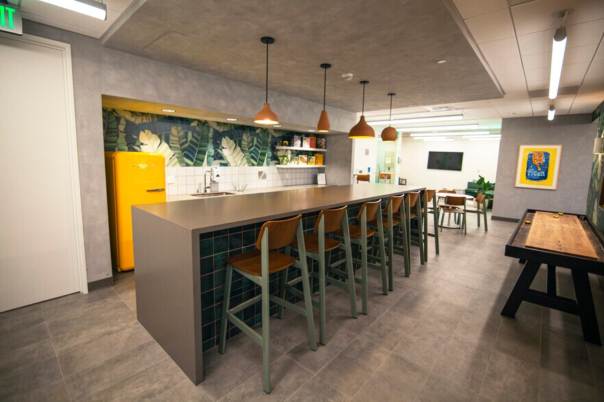 More Photos Of 805 SW Broadway, Portland Office For Lease