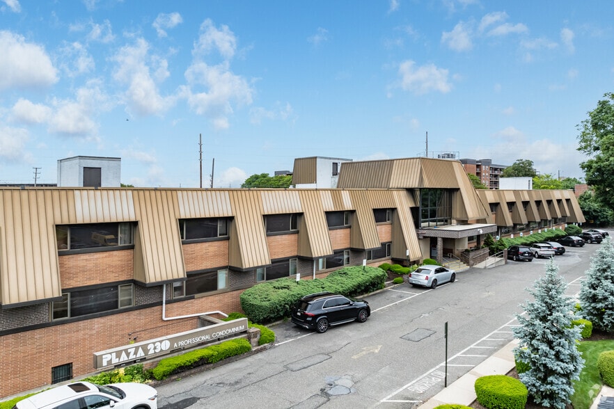 More Photos Of 230 Hilton Ave, Hempstead Medical For Sale