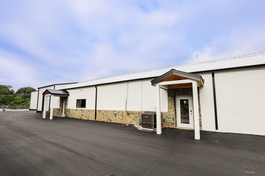 More Photos Of 5 Haynie St, Newnan Warehouse For Lease