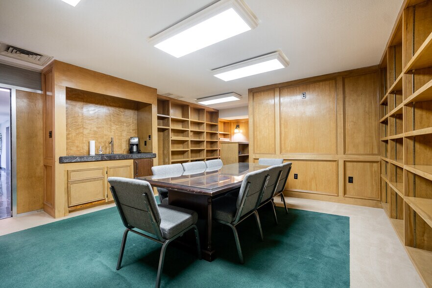 More Photos Of 622 Kempner, Galveston Loft Creative Space For Lease