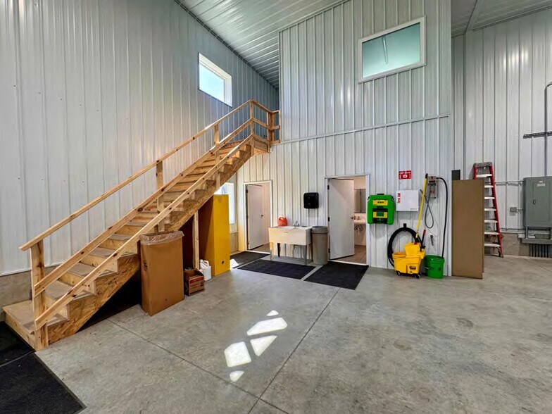 More Photos Of 550 G St NE, Walford Warehouse For Lease