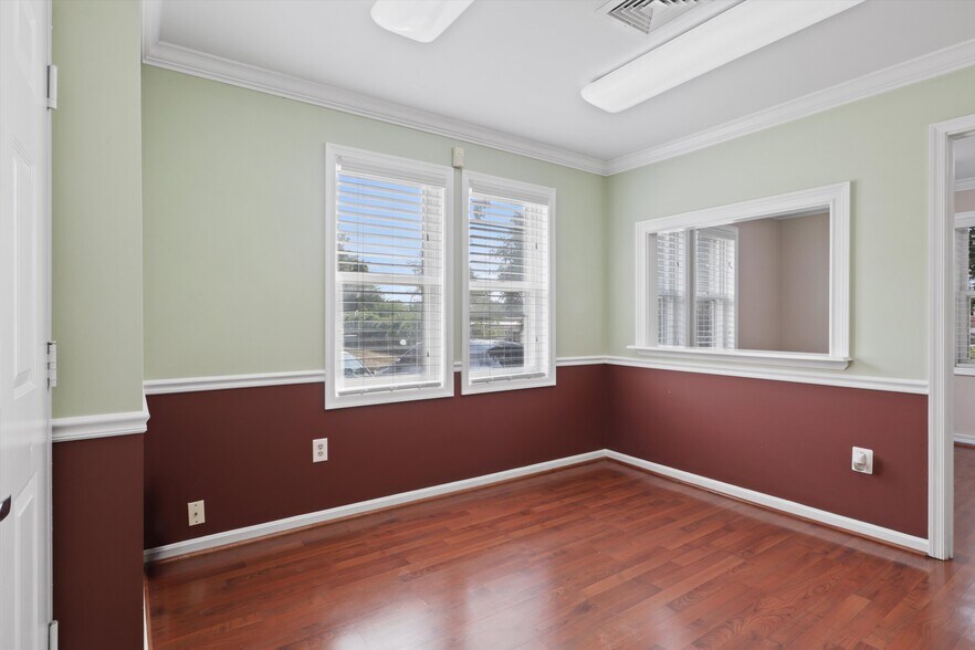 More Photos Of 2106 Gallows Rd, Vienna Office For Lease