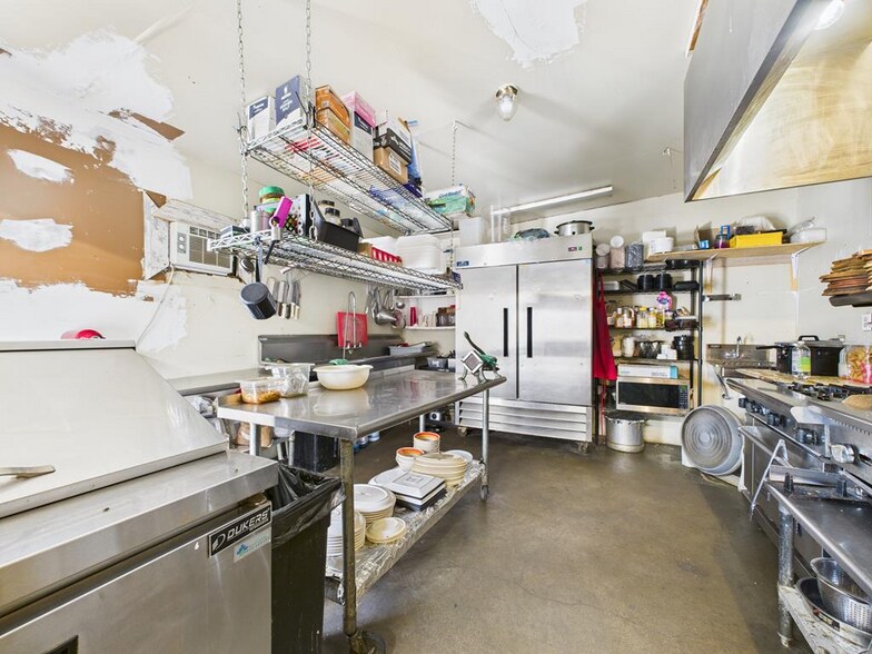 More Photos Of 1330 E 3rd St, Pecos Restaurant For Sale