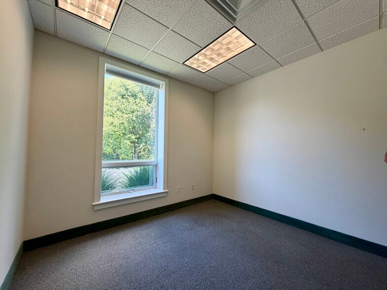 More Photos Of 107 Wilcox Rd, Stonington Loft Creative Space For Lease