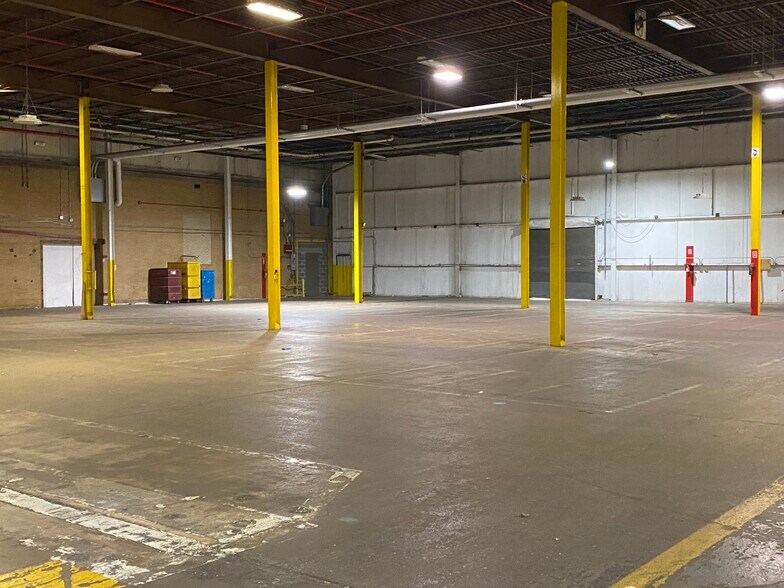 More Photos Of 3701 Southwestern Blvd, Baltimore Distribution For Lease