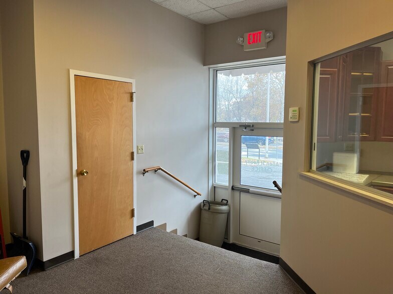 More Photos Of 1 Allen St, Springfield Manufacturing For Sale