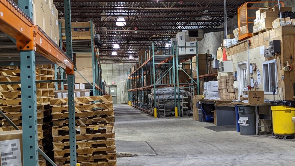 More Photos Of 426 Madison Ave, Woodbine Warehouse For Sale