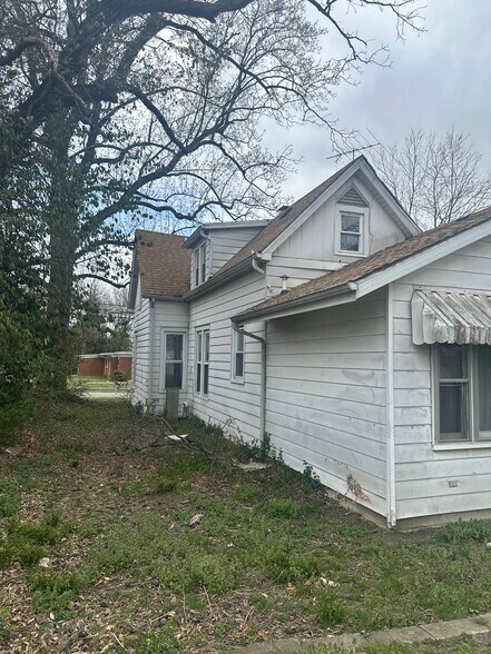 More Photos Of 408 E Main St, Sparta Specialty For Sale