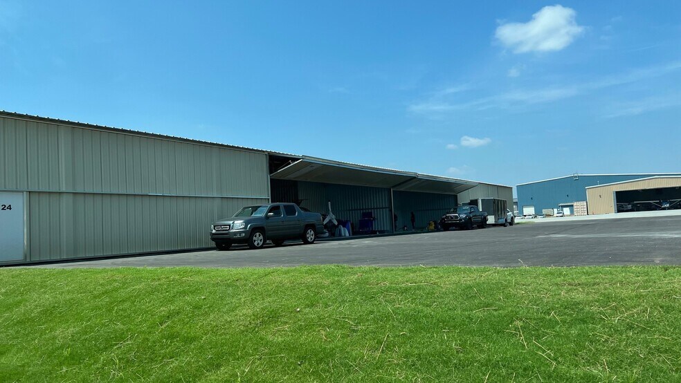 More Photos Of 55 Nation Dr, Newnan Airplane Hangar For Sale