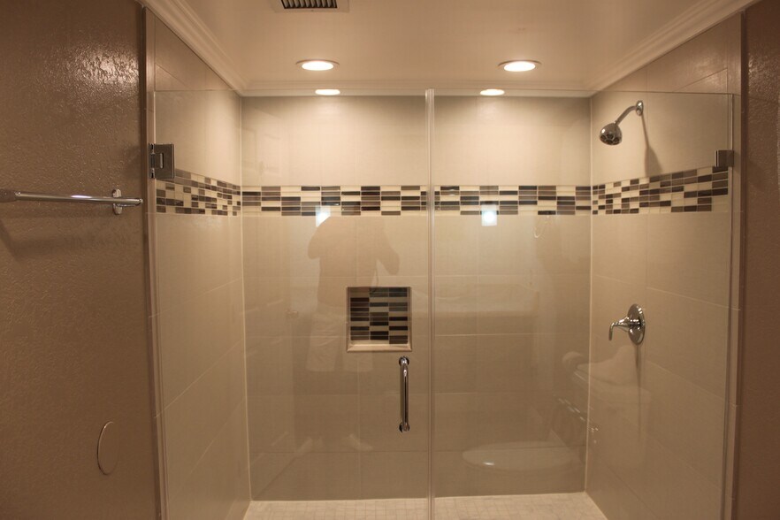 More Photos Of 1200 N H St, Lompoc Hotel For Sale