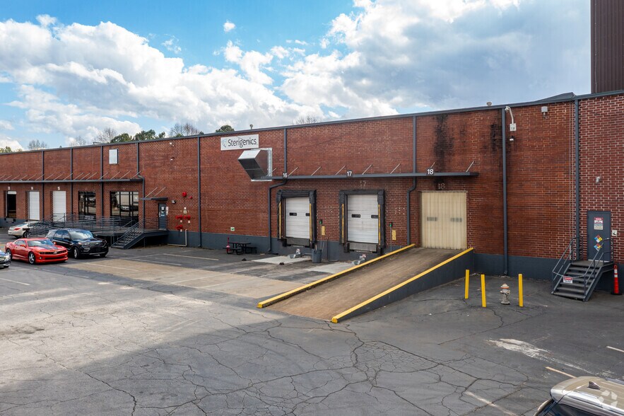 More Photos Of 2971 Olympic Industrial Dr SE, Smyrna Warehouse For Lease