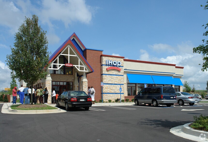 More Photos Of 2910 Stonecrest Cir, Lithonia Restaurant For Lease