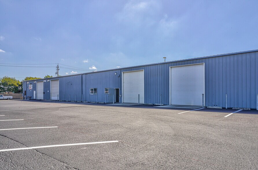 More Photos Of 50 Chamberlain St, Salinas Warehouse For Sale