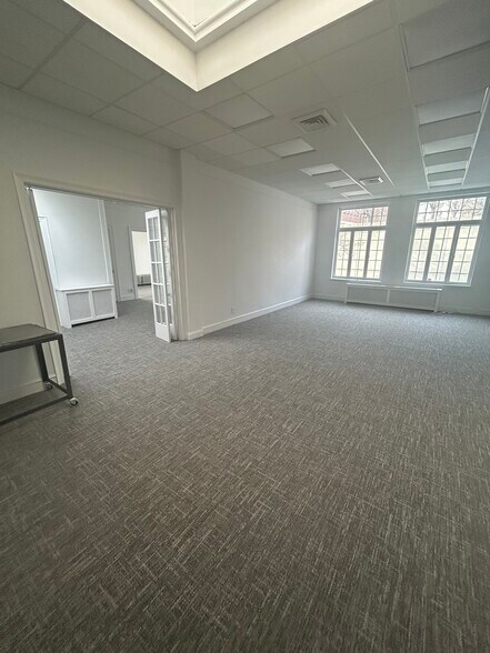 More Photos Of 45 E Putnam Ave, Greenwich Storefront Retail Office For Lease