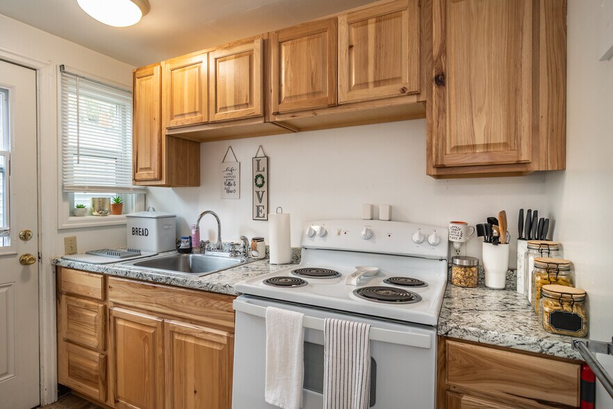 More Photos Of 435 NE Winchester St, Roseburg Multifamily For Sale