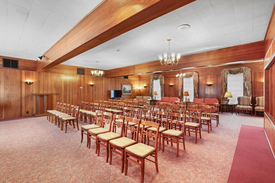 More Photos Of 520 2nd St, Excelsior Funeral Home For Sale