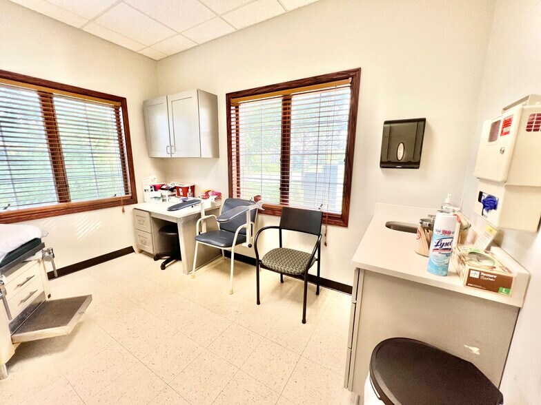 More Photos Of 900-950 W Il Route 22, Lake Zurich Medical For Sale