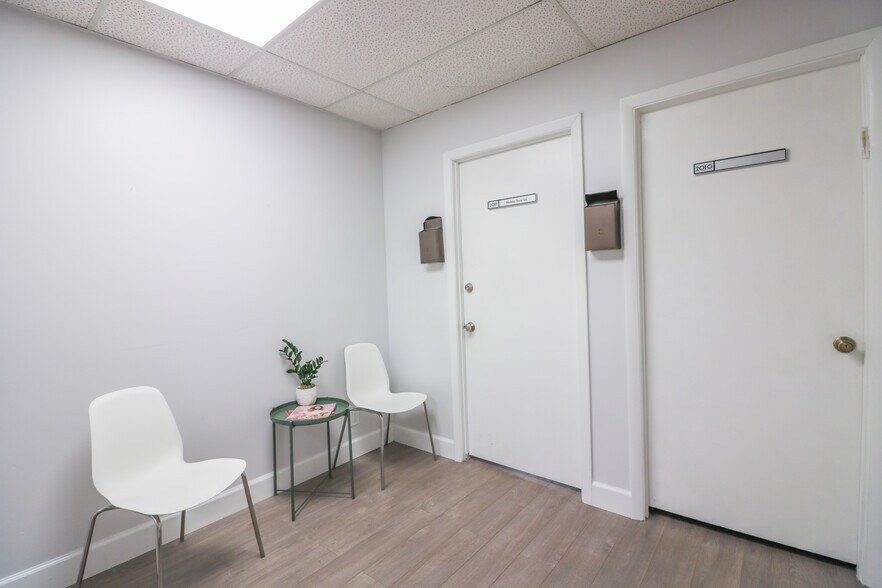 More Photos Of 501 Golden Isles Dr, Hallandale Beach Office For Lease