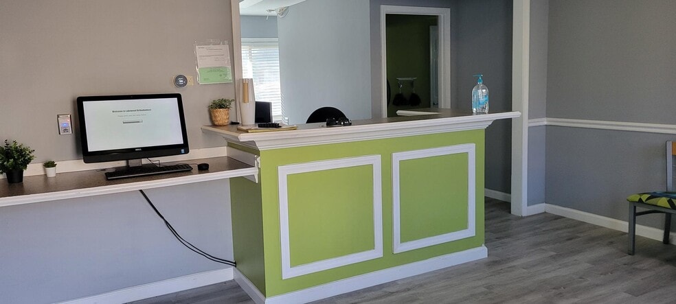 More Photos Of 5940 Lamar Ave, Mission Freestanding For Lease