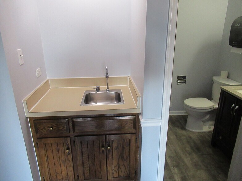 More Photos Of 5250 W Plattner Dr, Alsip Warehouse For Lease