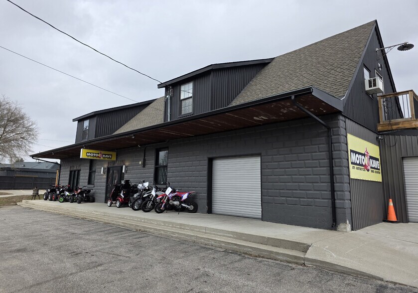 More Photos Of 6402 Hamlyn St, London Service Station For Sale