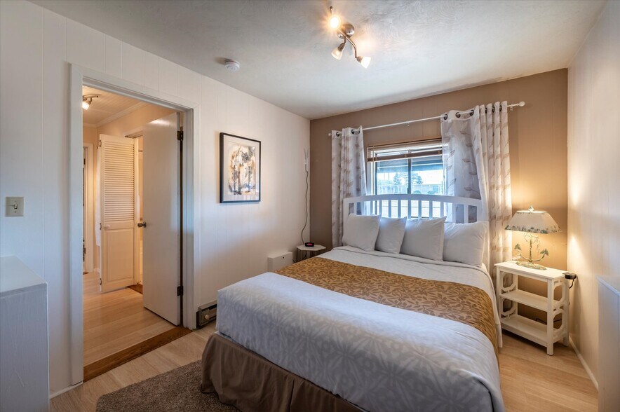 More Photos Of 940 Oregon Ave SE, Bandon Hospitality For Sale